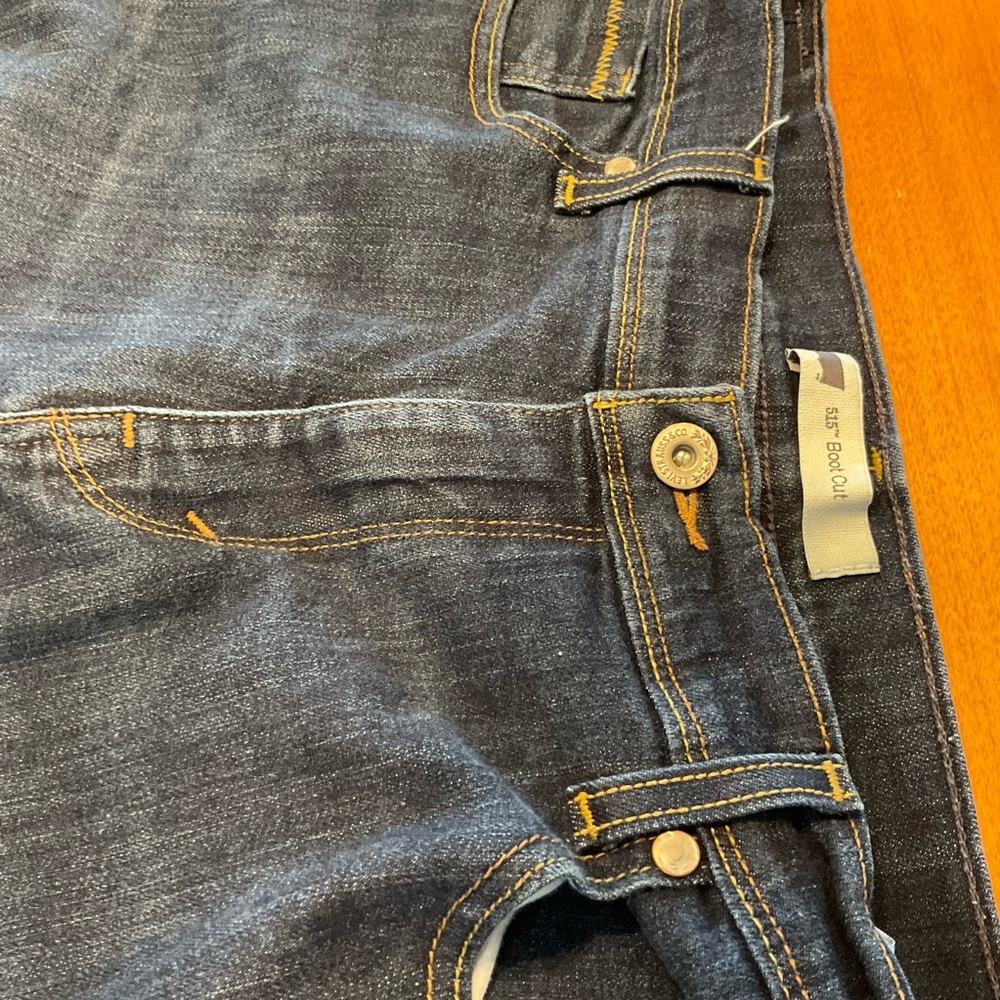 Levi Boot Cut 515 Jeans with back flap pockets and rare single "R" red tag.  14. - Picture 12 of 15